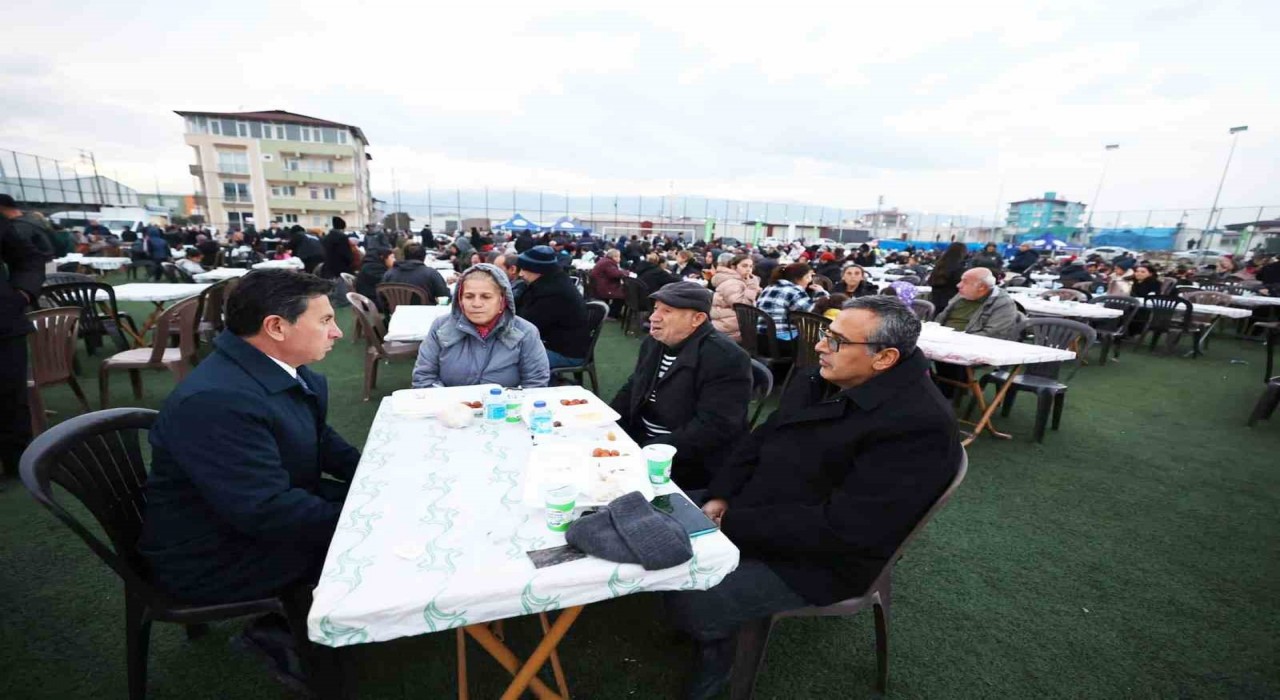 Başkan Aras, Hatay ve Malatyada depremzedeler ile bir araya geldi