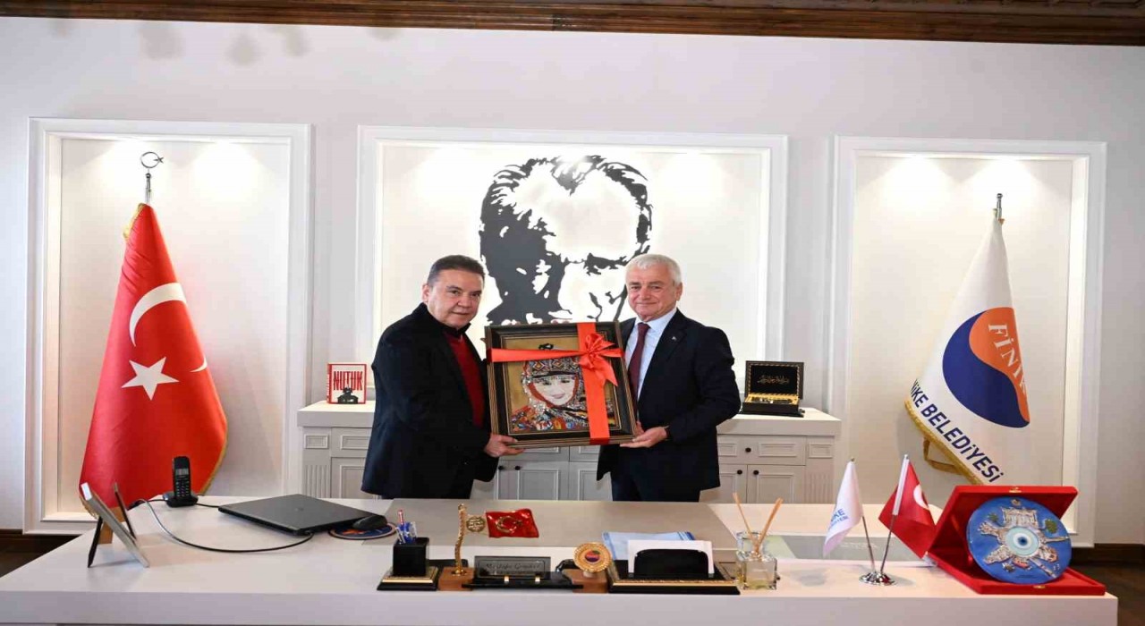 Başkan Böcek, Finike’deki Projeleri Değerlendirdi