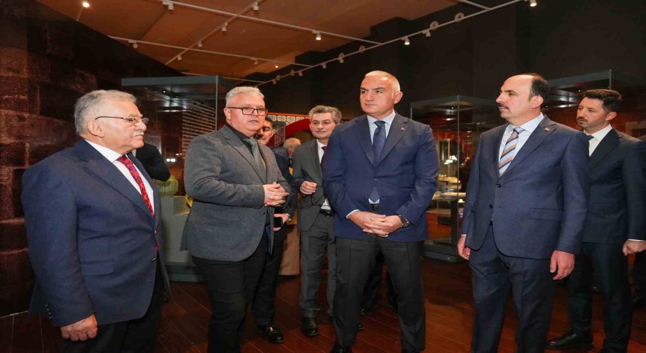 Başkan Büyükkılıç; Millet Kütüphanesinde Anadolu Selçukluları Sergisinin açılışına katıldı