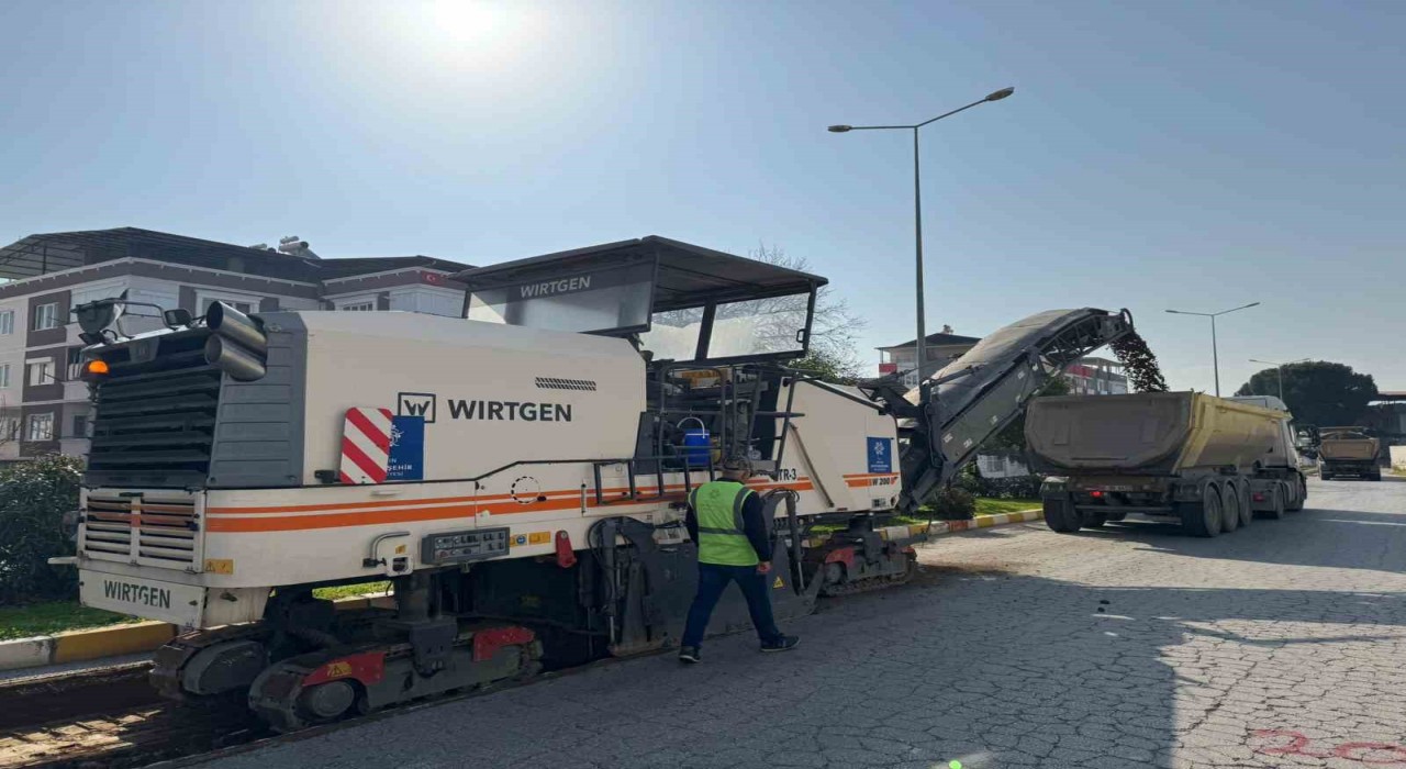 Başkan Çerçioğlu Nazillinin yollarını yeniliyor