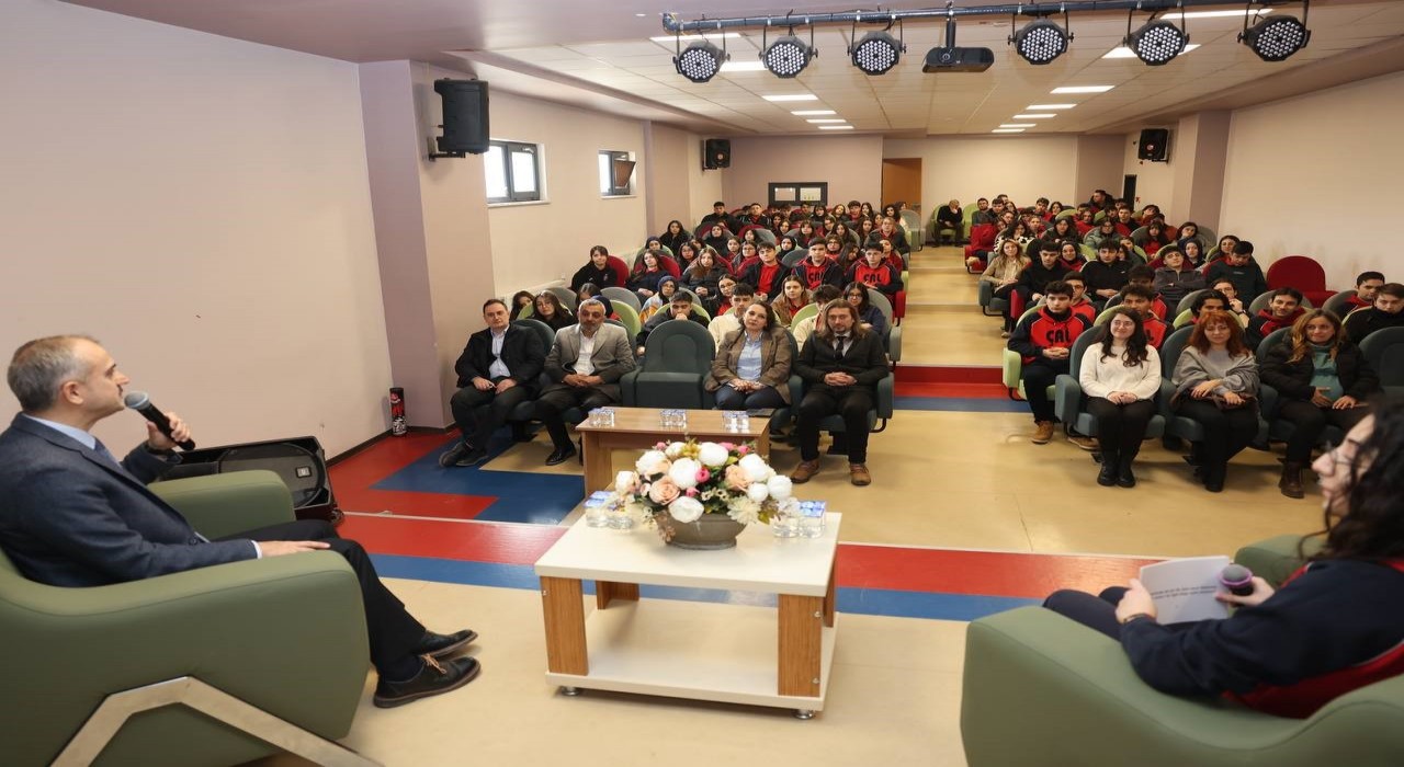 Başkan Çiftçiden gençlere: Onların gözlerindeki ışık ve enerjileri bize ilham veriyor