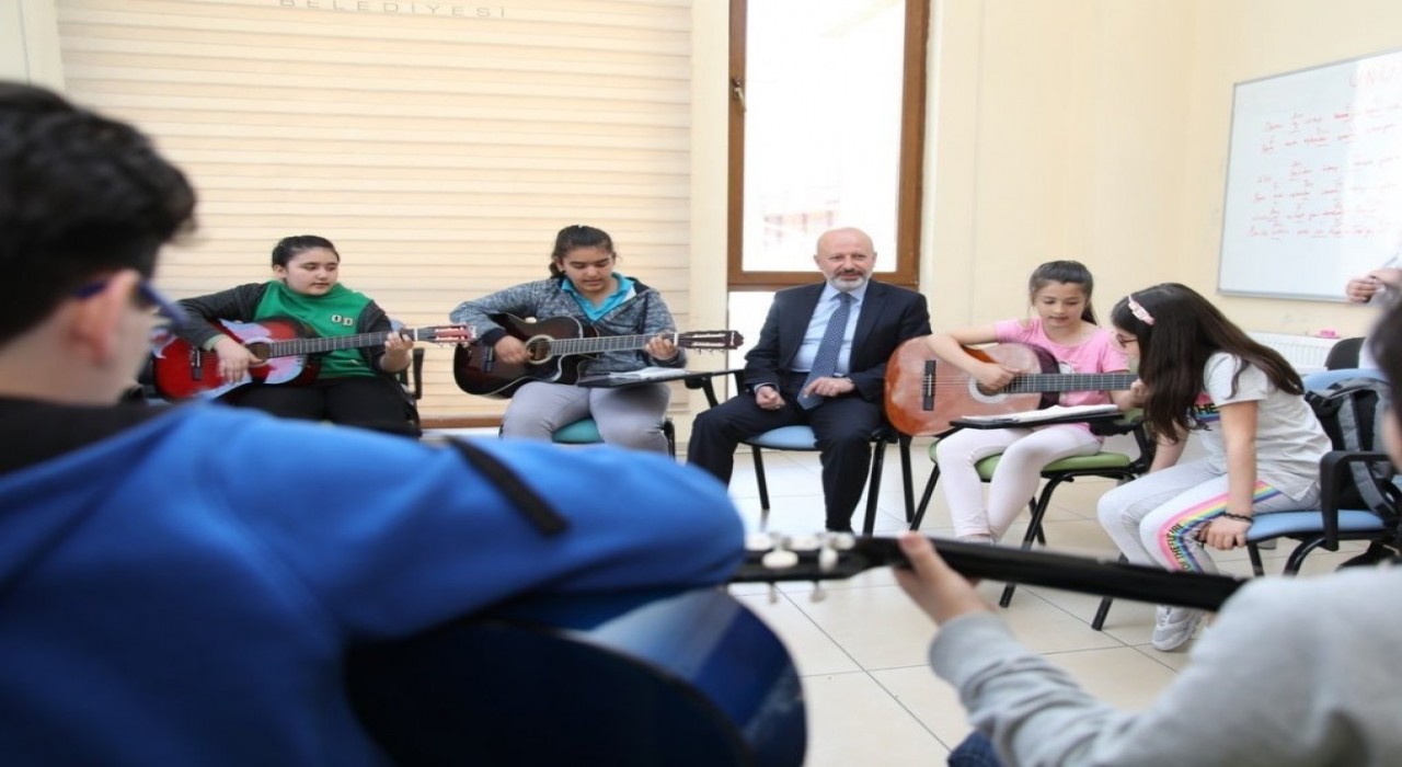 Başkan Çolakbayrakdar: Geleceğin güçlü Türkiyesine hazır nesiller yetiştiriyoruz
