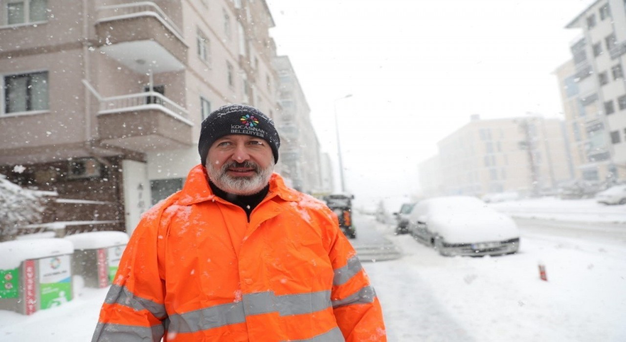 Başkan Çolakbayrakdar, Kar, şehrimize bereket getirirken, ulaşım güvenliği için yoğun çalışıyoruz