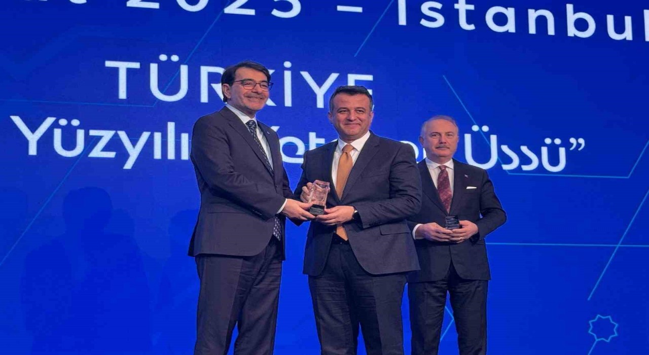 Başkan Doğana En Çok Staj İmkanı Sunan Yerel Yönetim ödülü