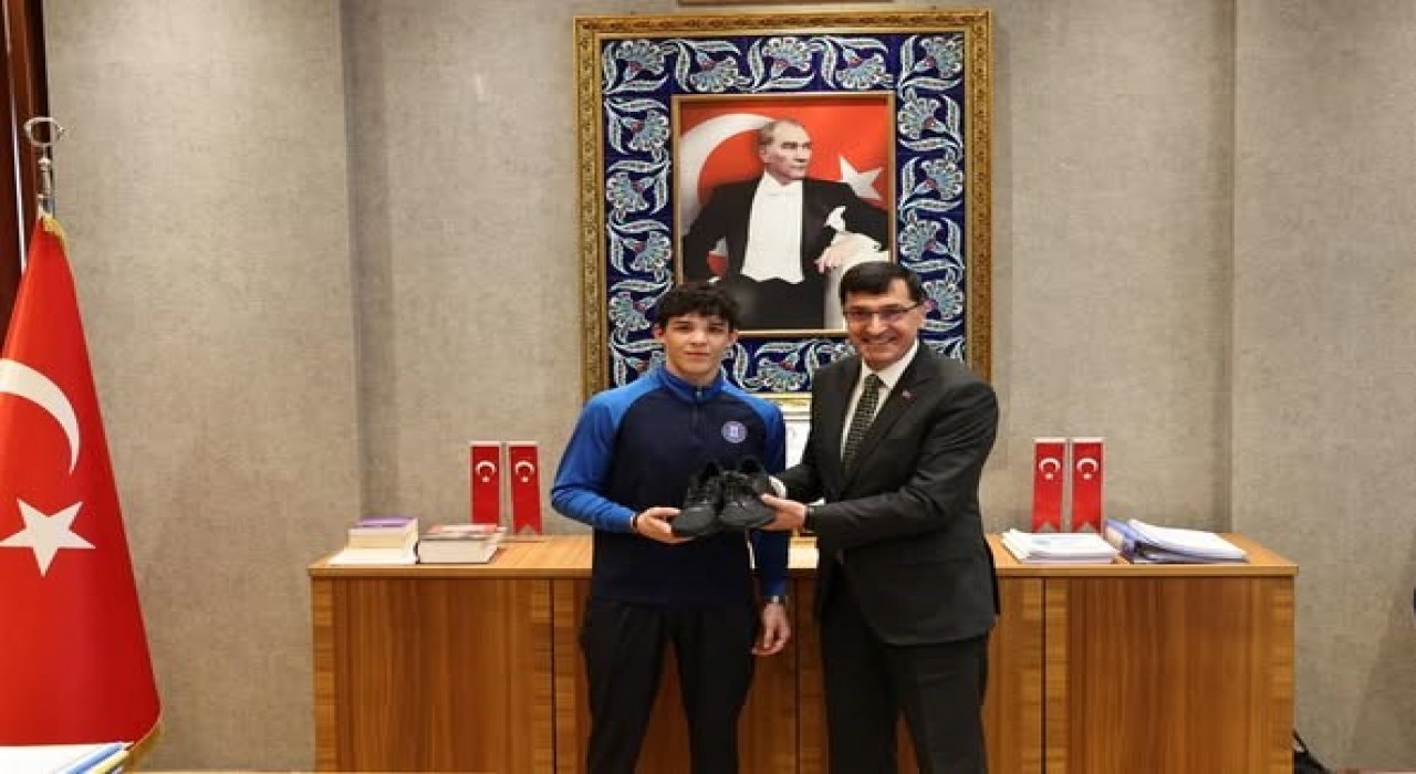 Başkan Eyüp Kahveciden şampiyon güreşçi Said Adaya tebrik
