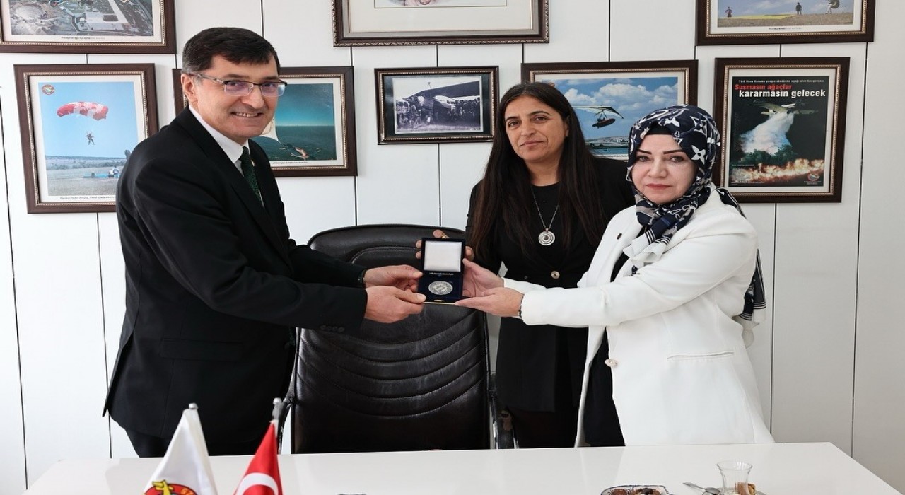 Başkan Eyüp Kahveciden Türk Hava Kurumuna destek ziyareti