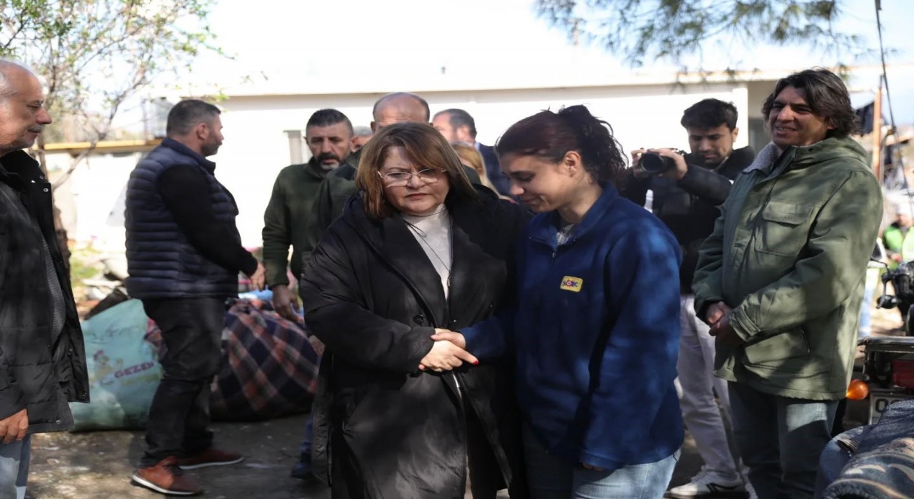 Başkan Gençaydan evi yanan aileye yardım eli