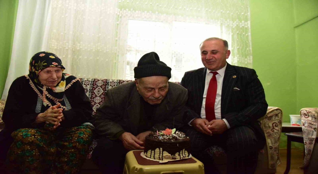 Başkan Kayadan 100. yaş sürprizi