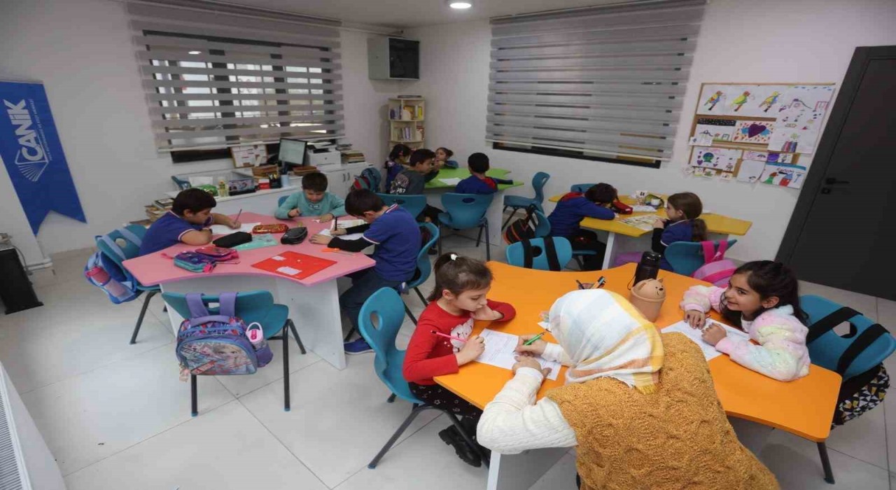 Başkan Sandıkçı: Halk kütüphanemizde bir ayda bin 648 öğrencimizi ağırladık