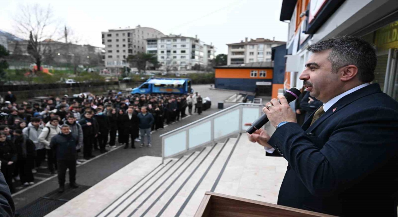 Başkan Yılmaz mesaisine öğrenciler ile başladı