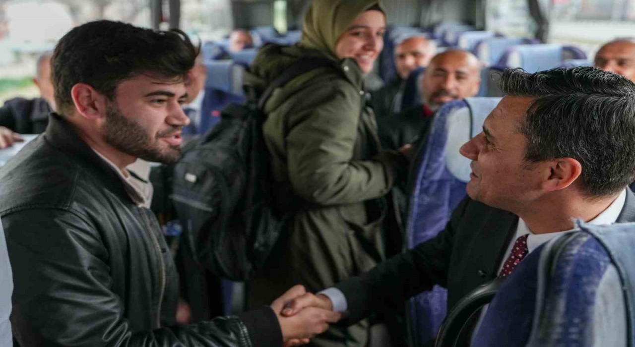 Başkan Zeyrek söz verdi Manisa - İzmir arası 100 TLye indi