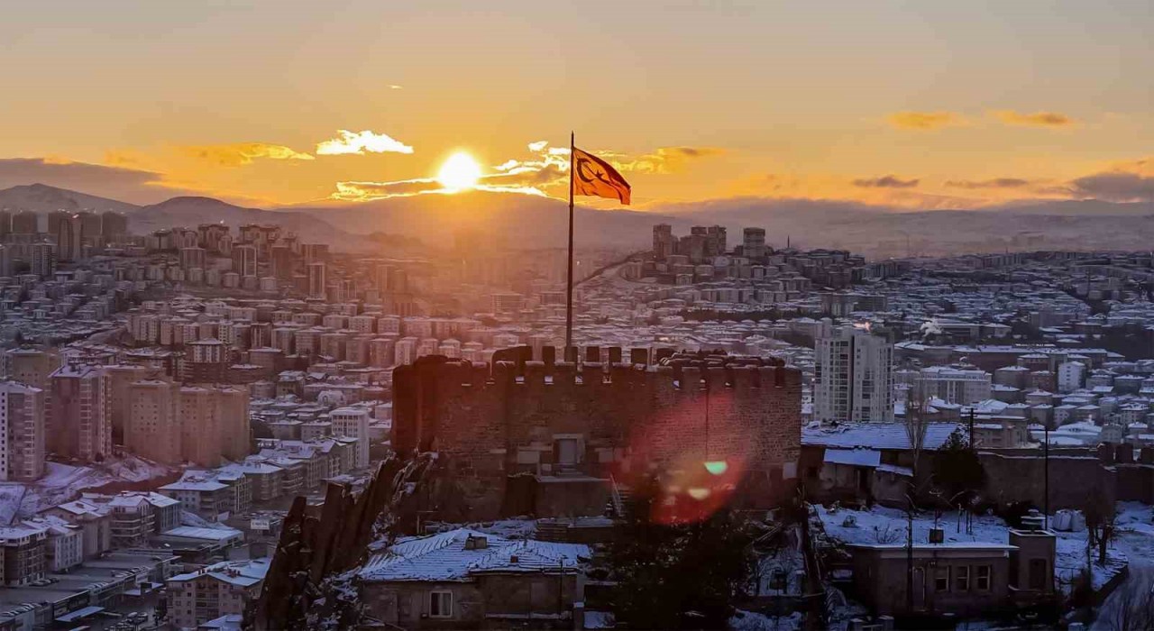 Başkent beyaza büründü