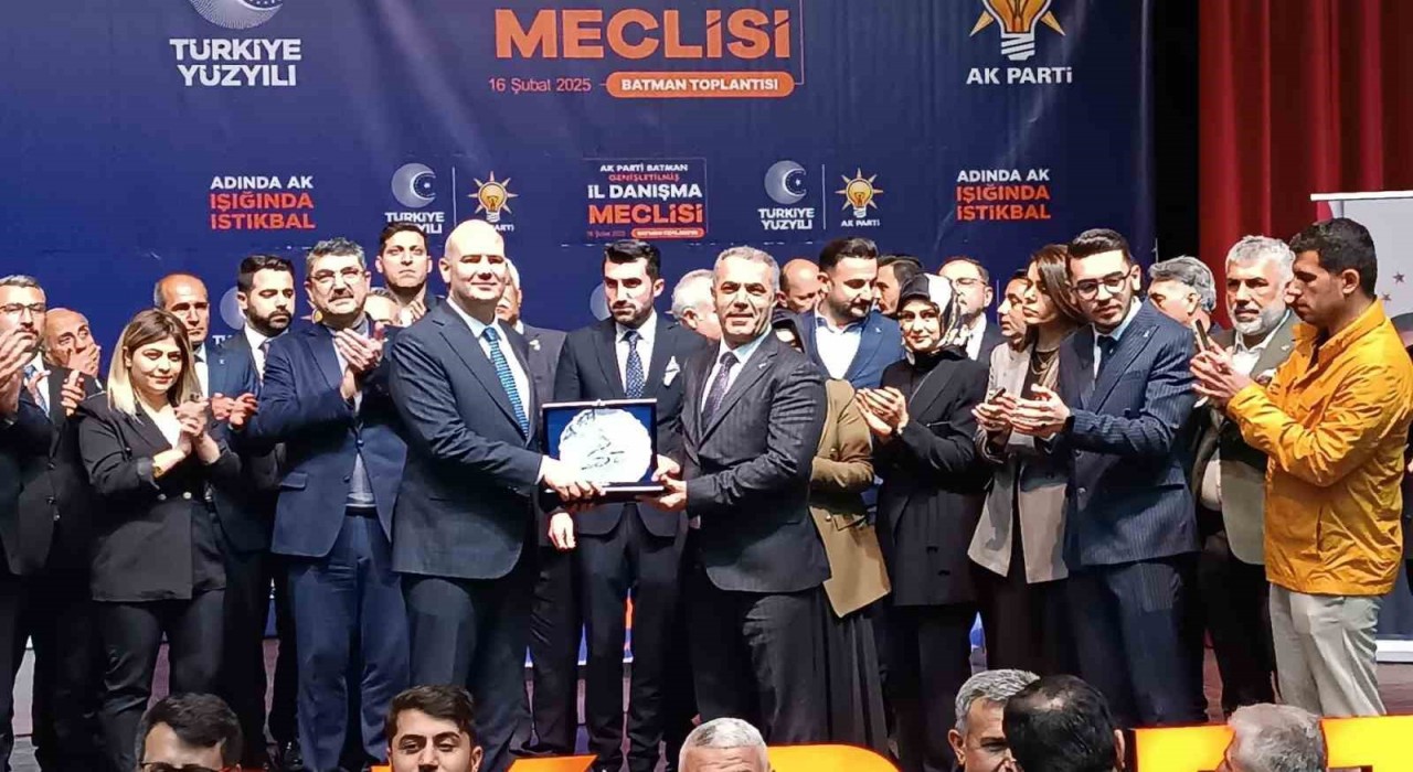 Batmanda CHPden istifa eden 514 kişi AK Partiye geçti