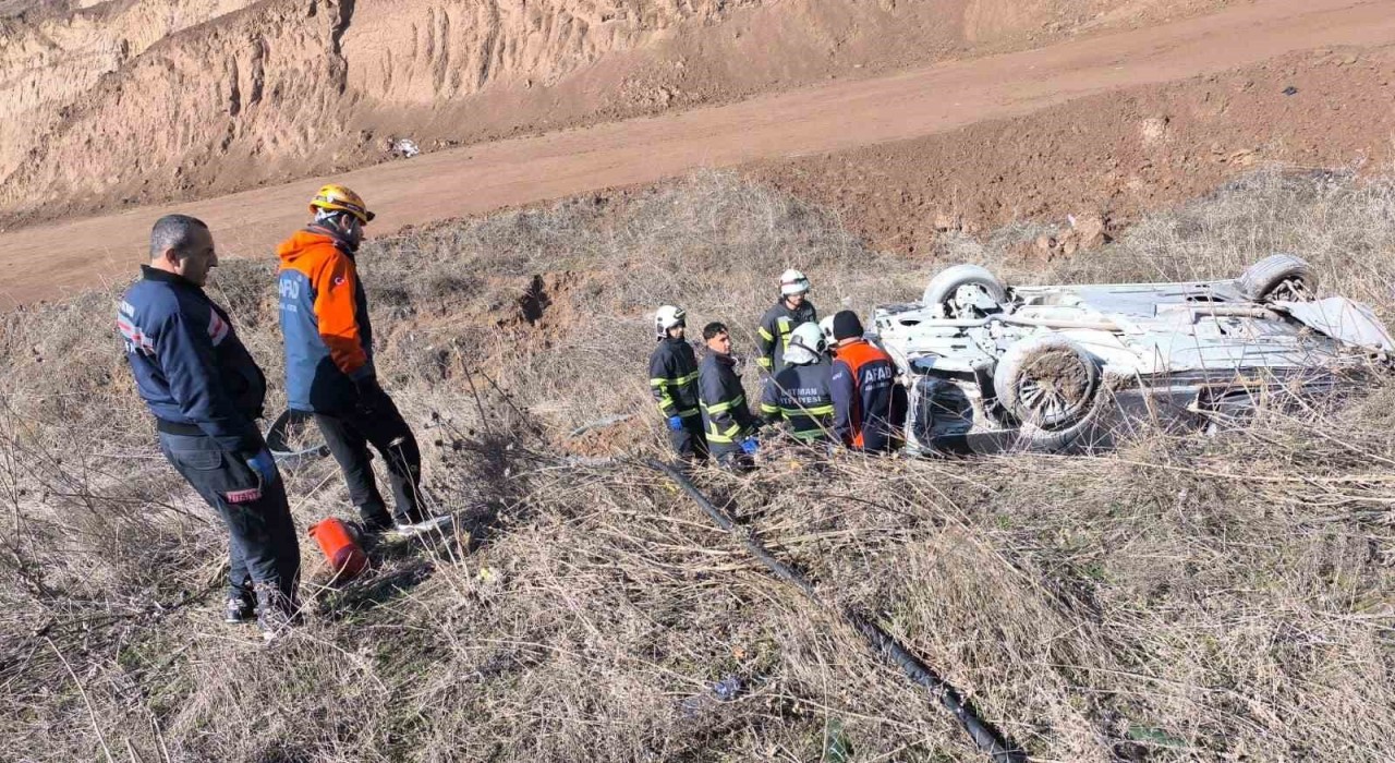 Batmanda otomobil takla attı: 3 ağır yaralı