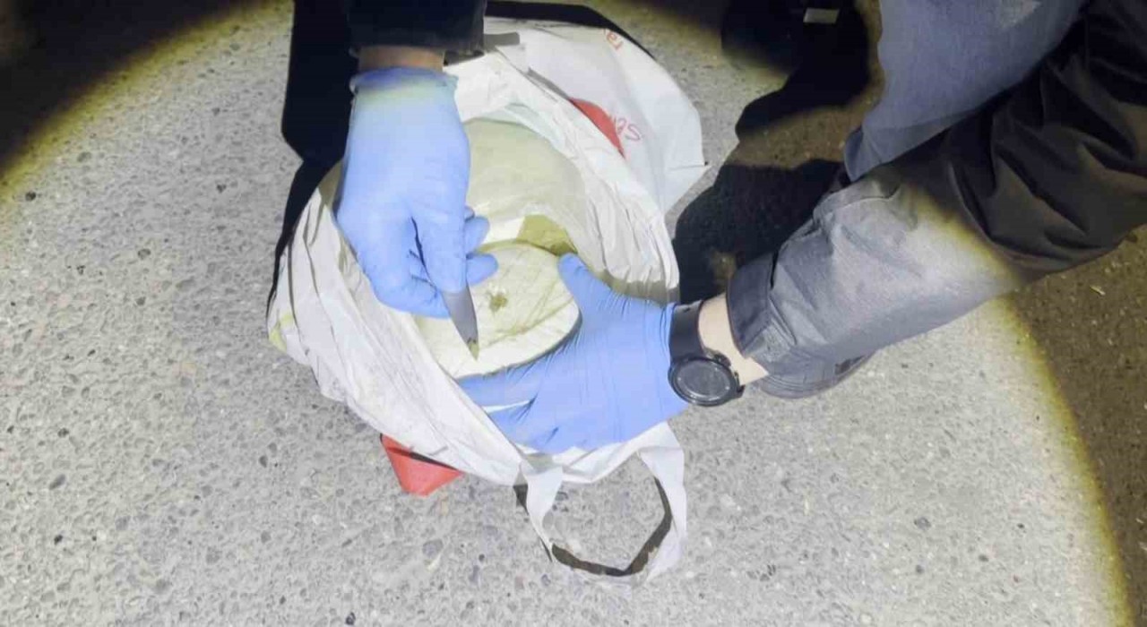 Batmanda otomobilde 1 kilo toz esrar ele geçirildi: 2 tutuklama