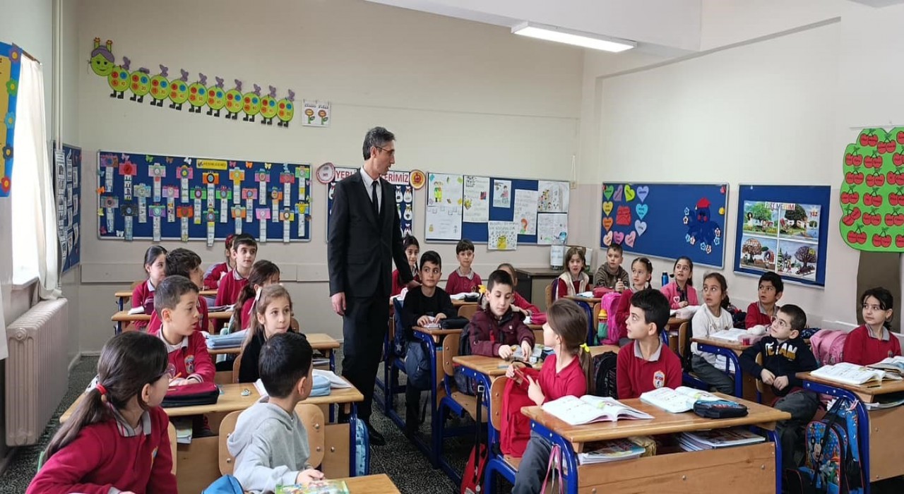 Bayburt İl Milli Eğitim Müdürü Şehit Nevzat Kaya İlkokulunda incelemelerde bulundu