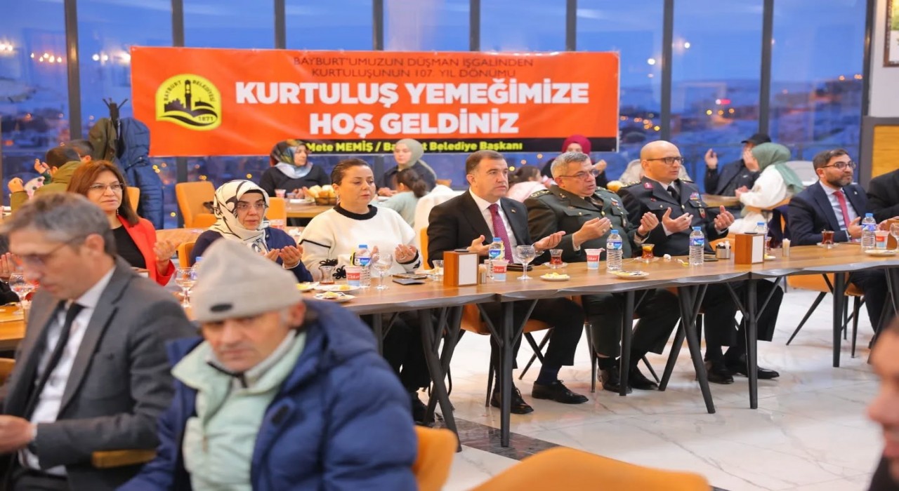 Bayburtta 107nci yıl coşkusu kurtuluş yemeği ve canlı müzikle son buldu