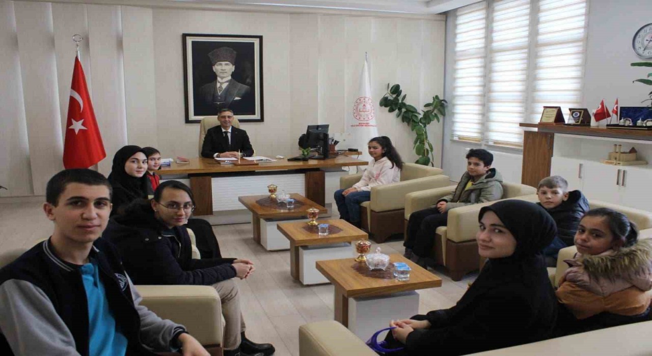 Bayburtta Divanu Lügatit Türk Deneme Yarışması ödülleri sahiplerini buldu