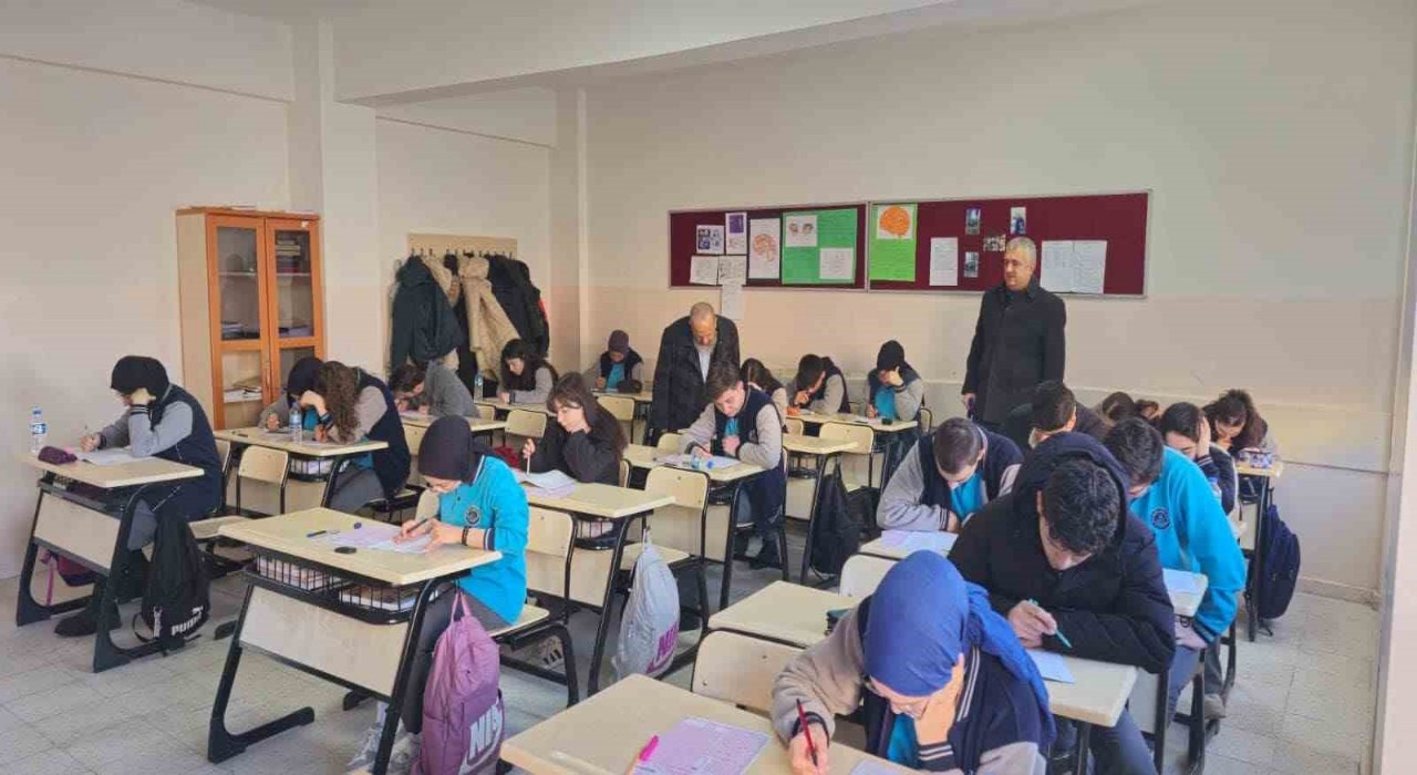 Bayburtta EFOR projesi kapsamında TYT deneme sınavı yapıldı