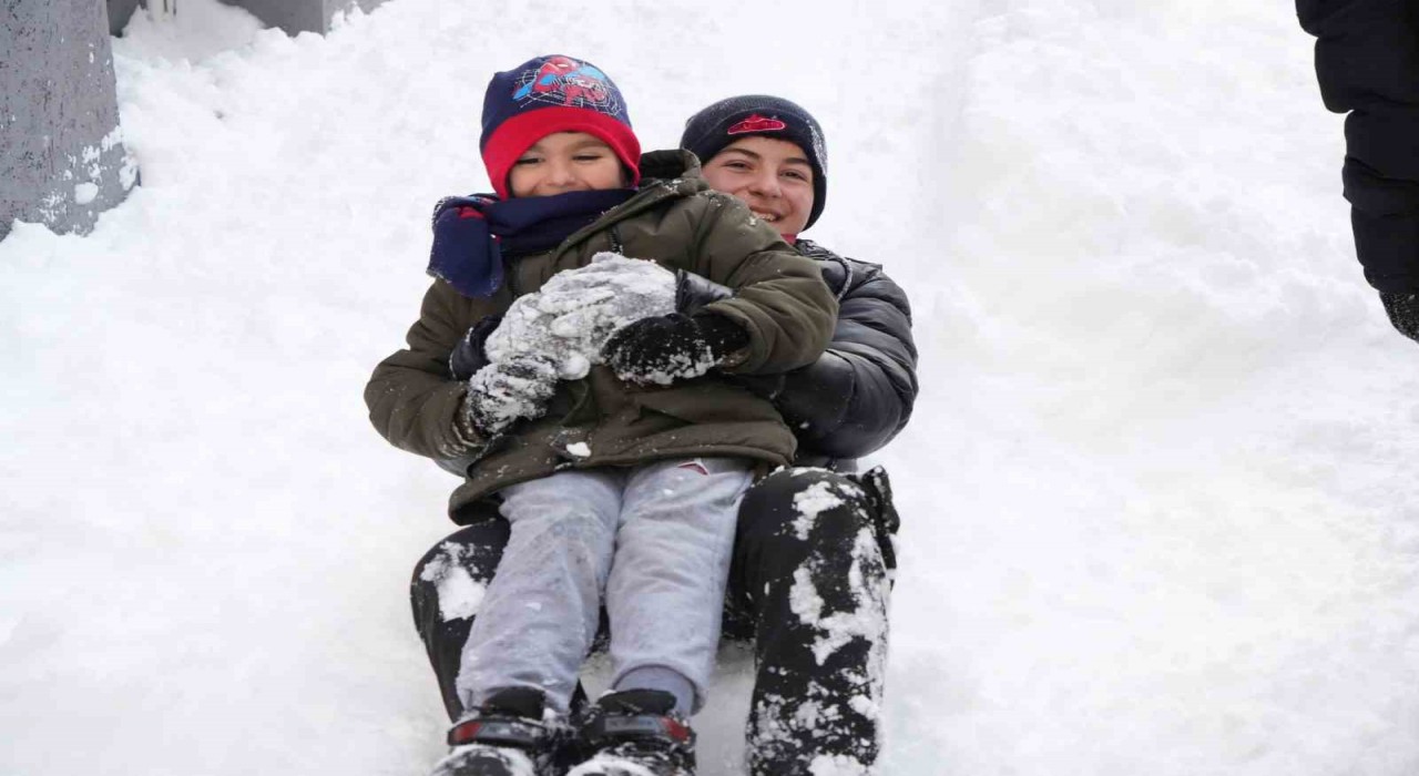 Bayburtta kar tatili bir gün daha uzatıldı