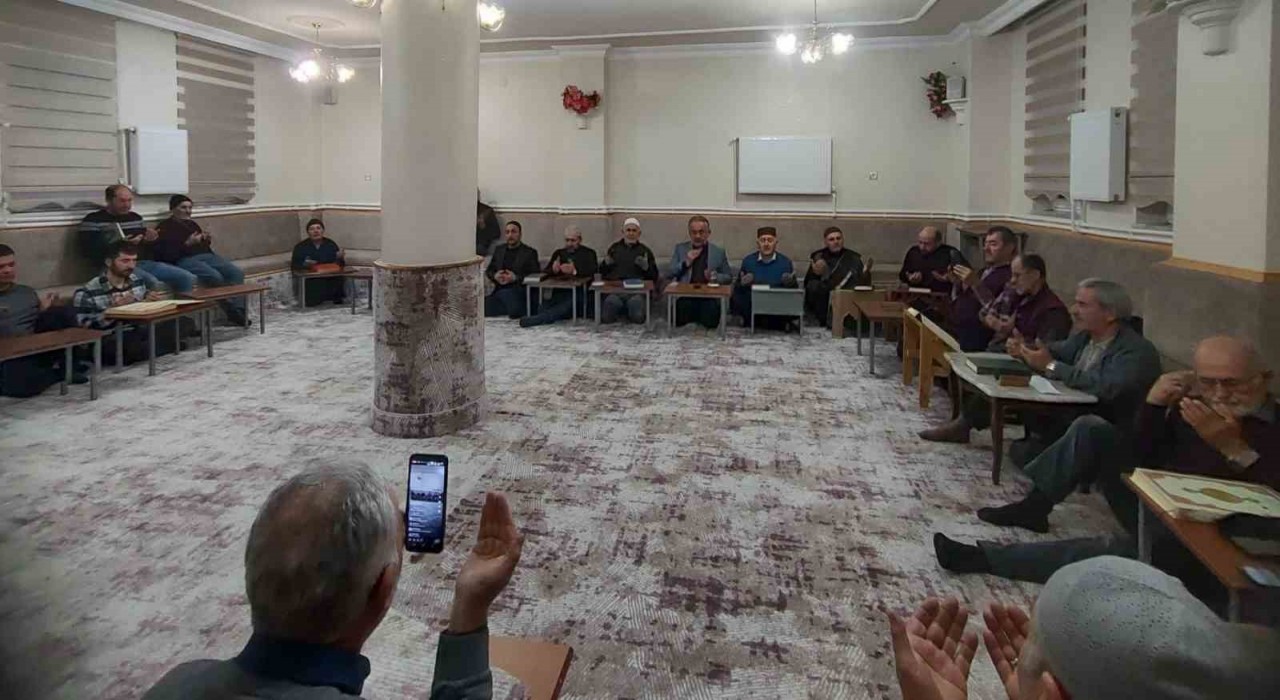Bayburtta mahalle odalarında hatim okunuyor