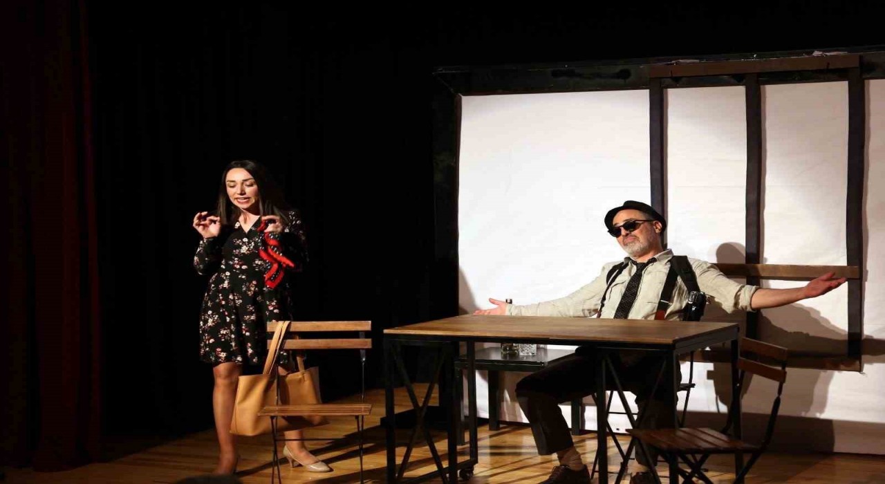 Bayraklıda tiyatro keyfi