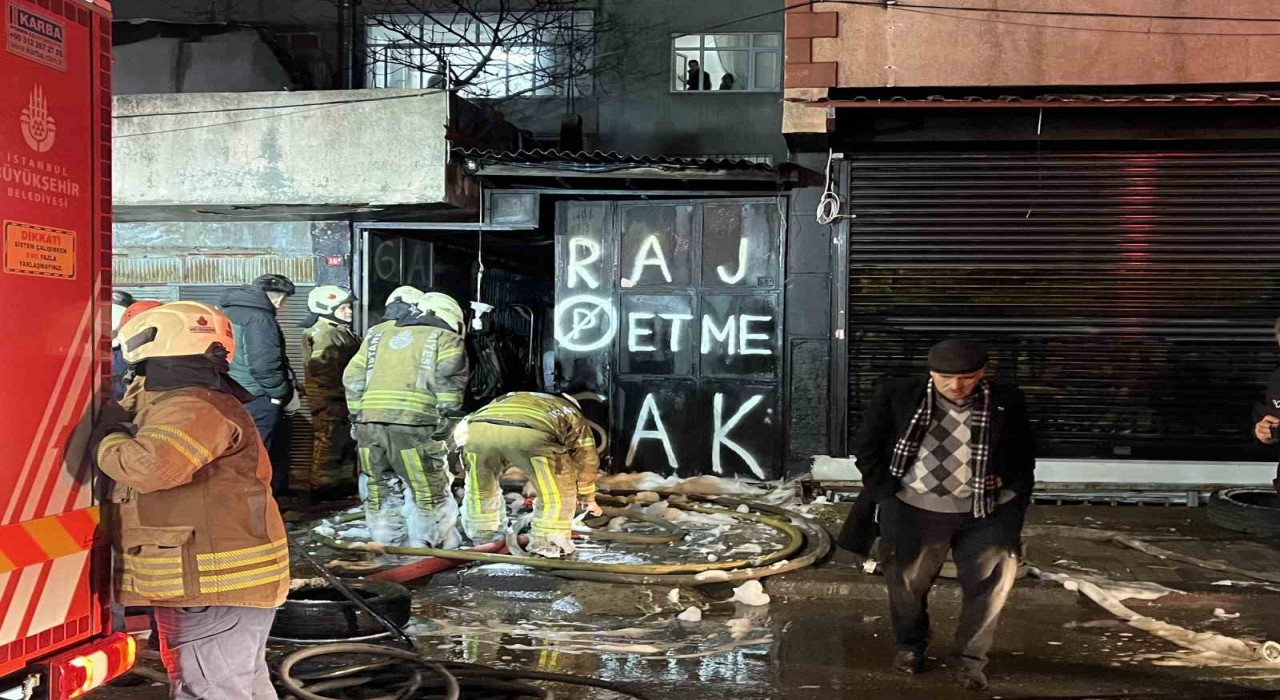 Bayrampaşada tek katlı otoparkta yangın