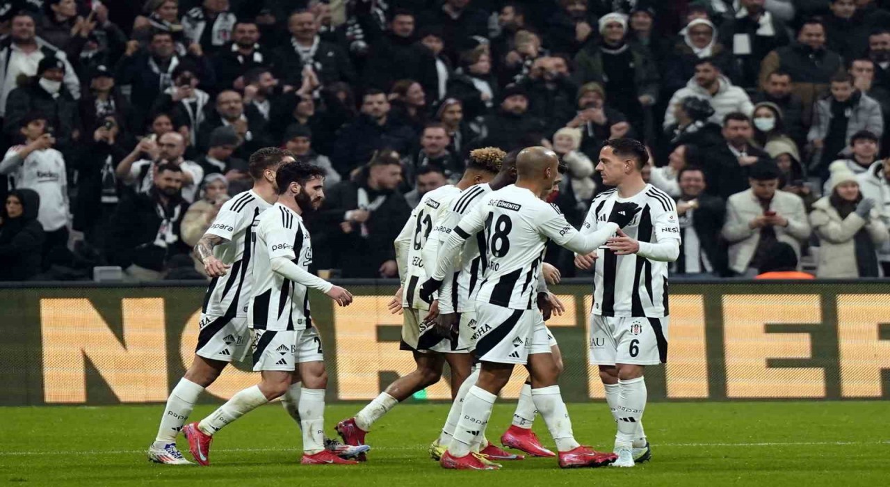 Beşiktaş, Trabzonspora karşı 57. galibiyetini aldı