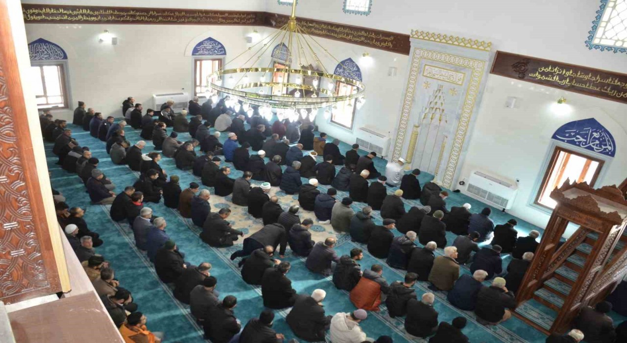 Besnide Necip Öztürk Camii ibadete açıldı
