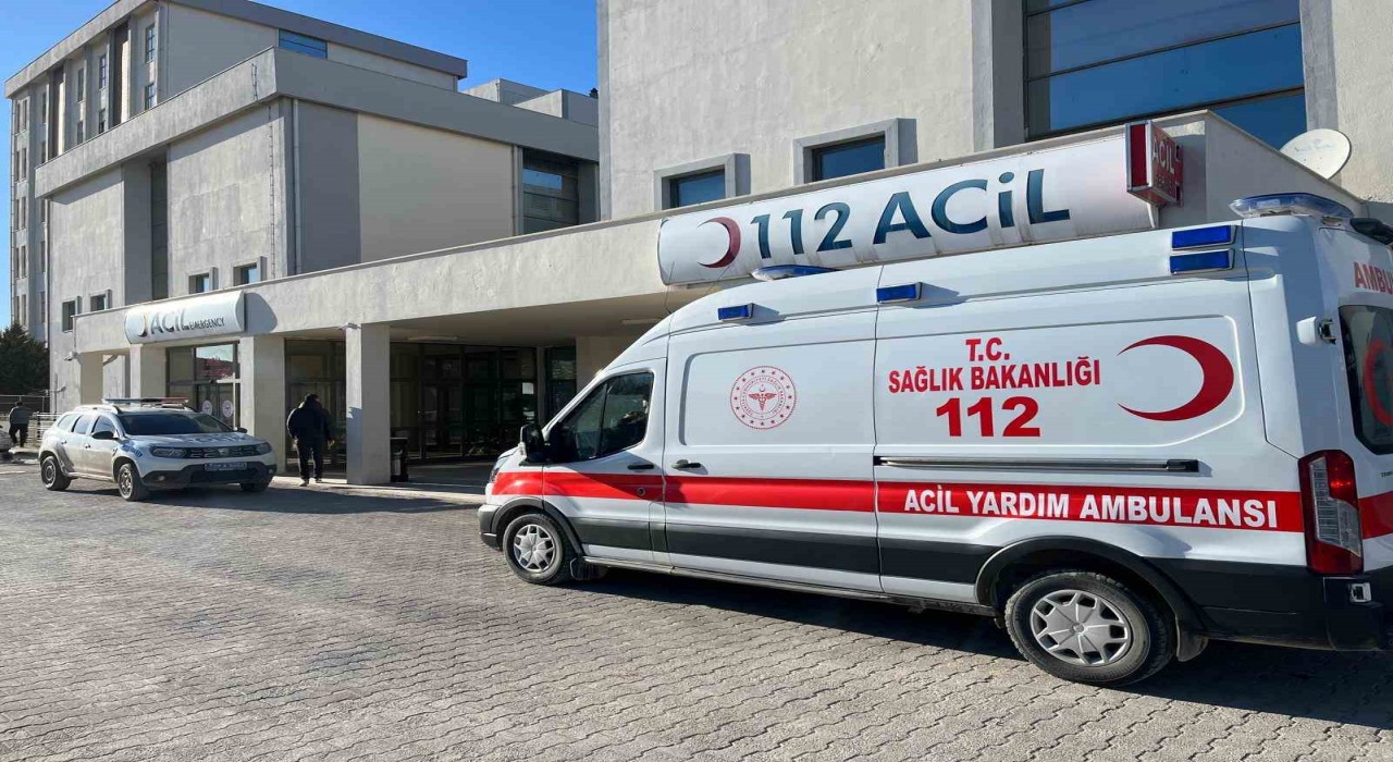 Besnide otomobilin çarptığı çocuk yaralandı