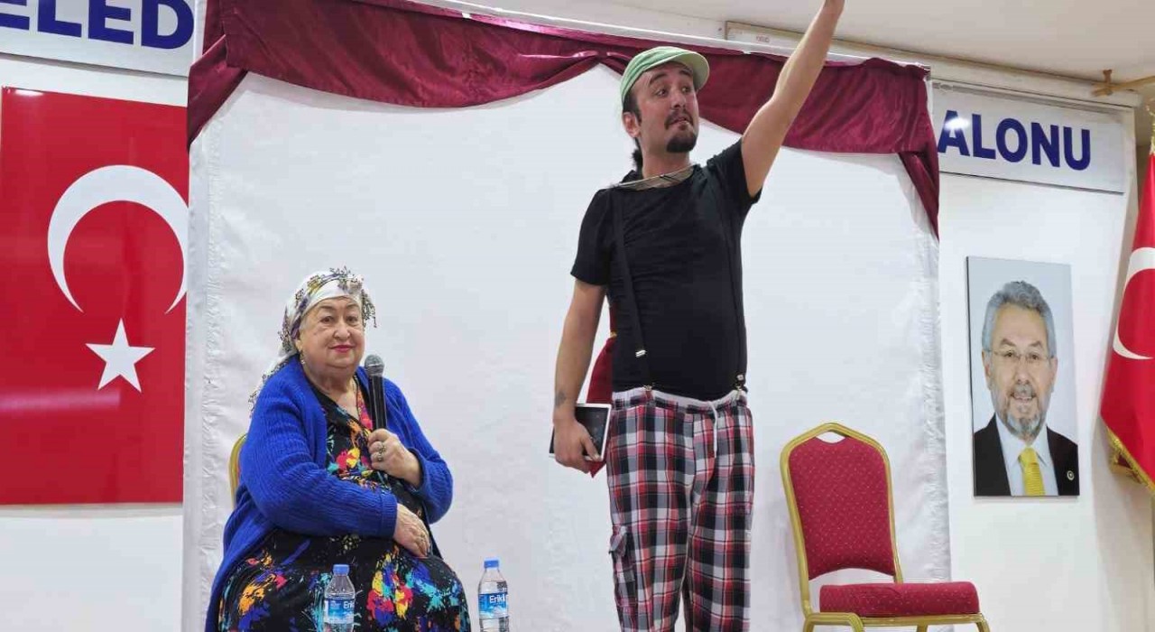 Beyağaçta çocuklar tiyatroyla eğlendi