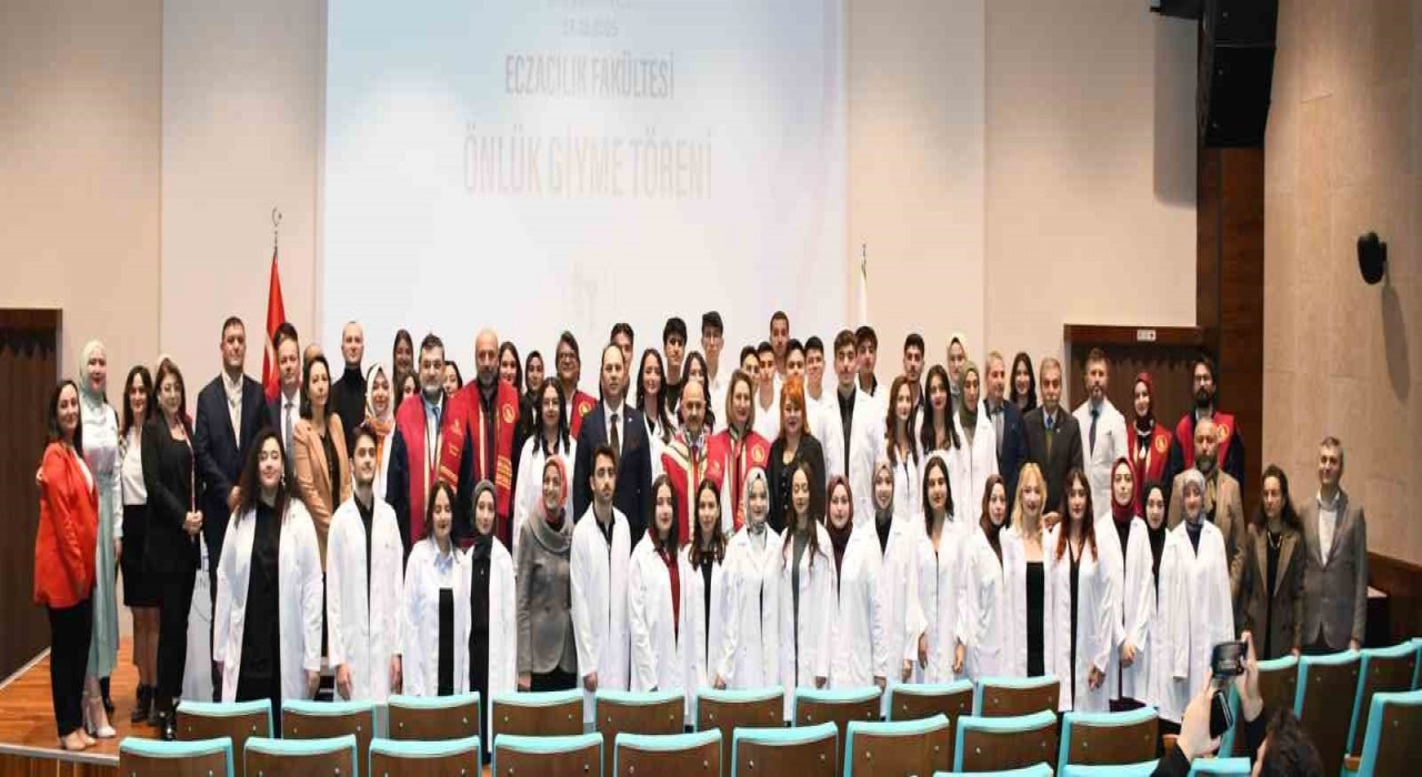Beyaz önlükleriyle eczacılık mesleğine ilk adım