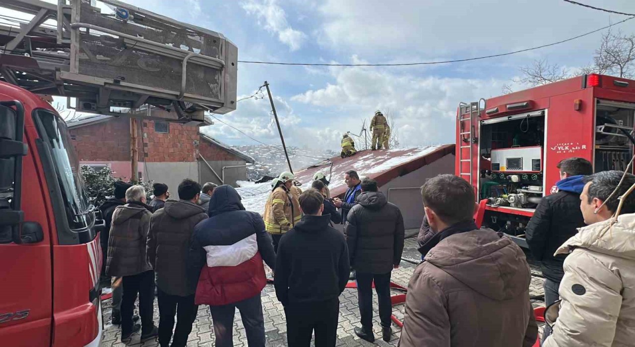 Beykozda korkutan çatı yangını