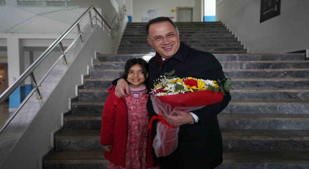 Beylikdüzü Belediye Başkanı Çalık, Hatayda depremzedelerle bir araya geldi