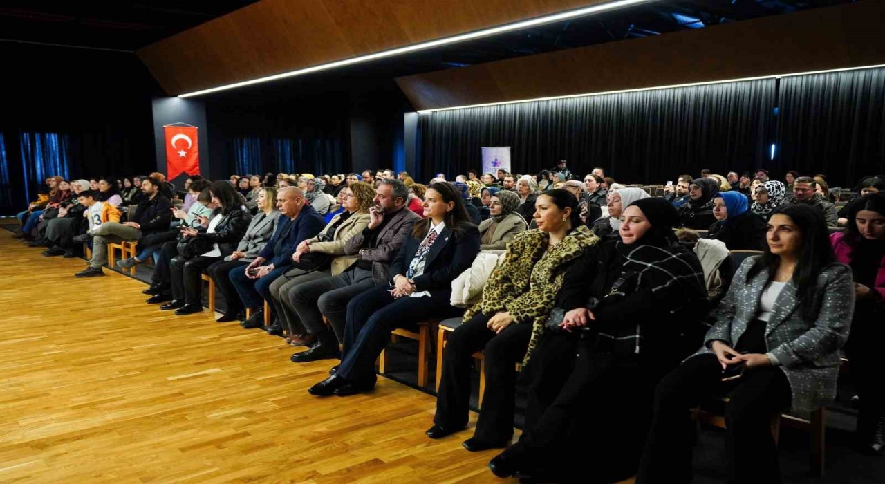 Beylikdüzünde özel gereksinimli bireyler ve aileleri için seminer düzenledi