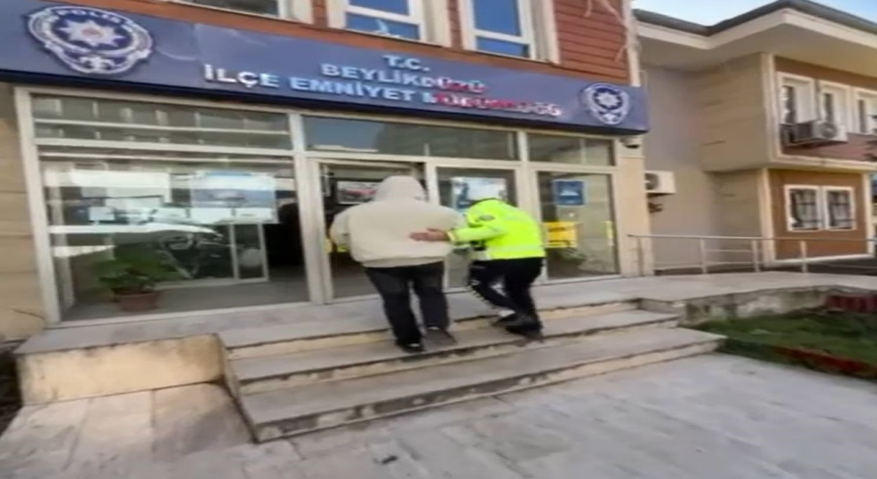 Beylikdüzünde trafiği tehlikeye düşüren sürücü yakalandı