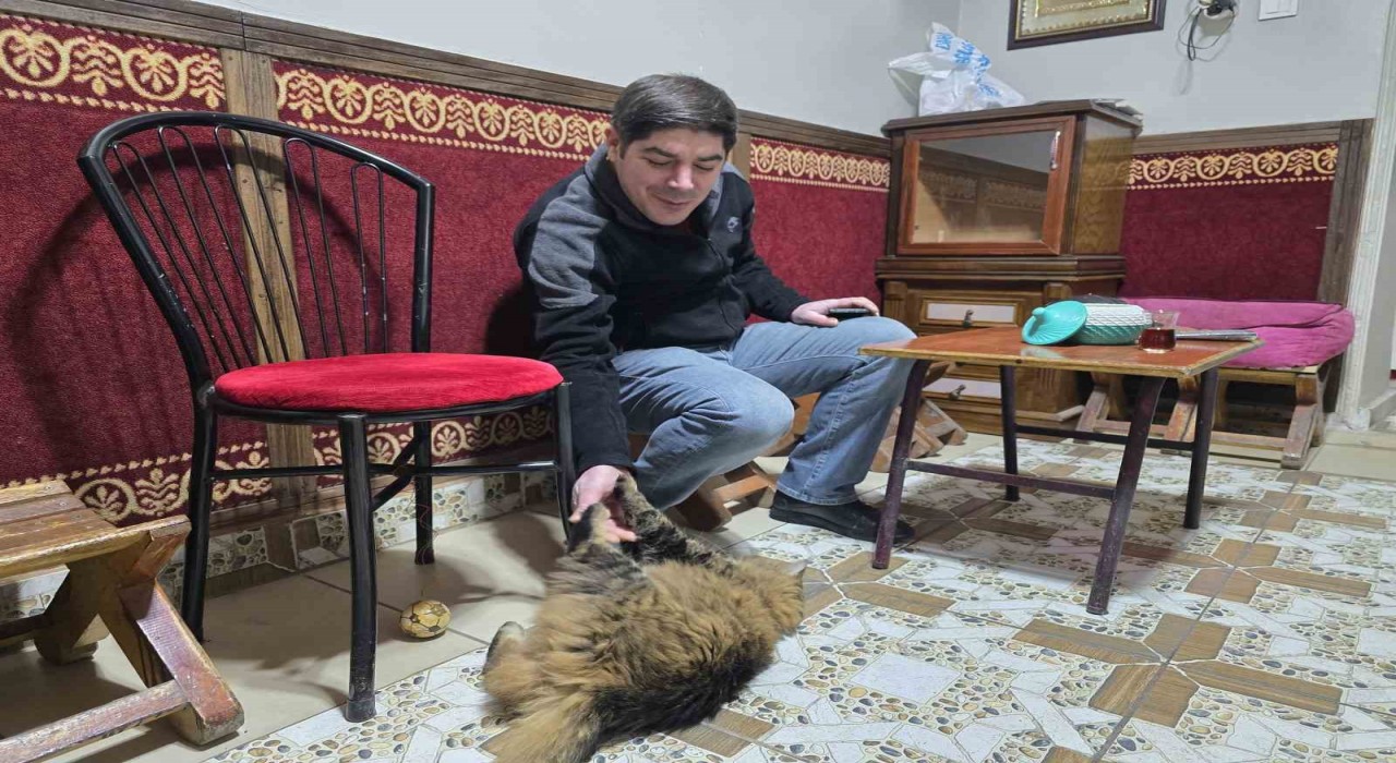 ‘Bıdık ile esnafın dostluğu yürekleri ısıttı