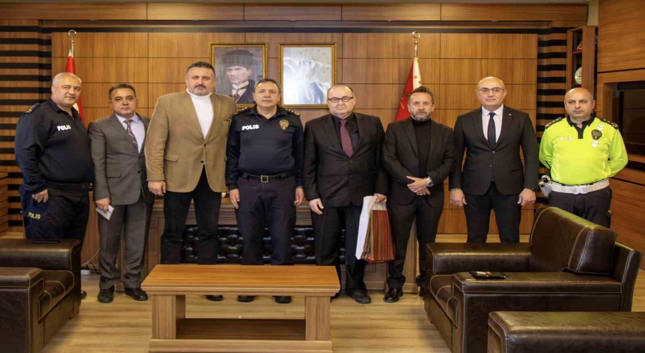 Bilecik Emniyet Müdürlüğünden emekli personele plaket