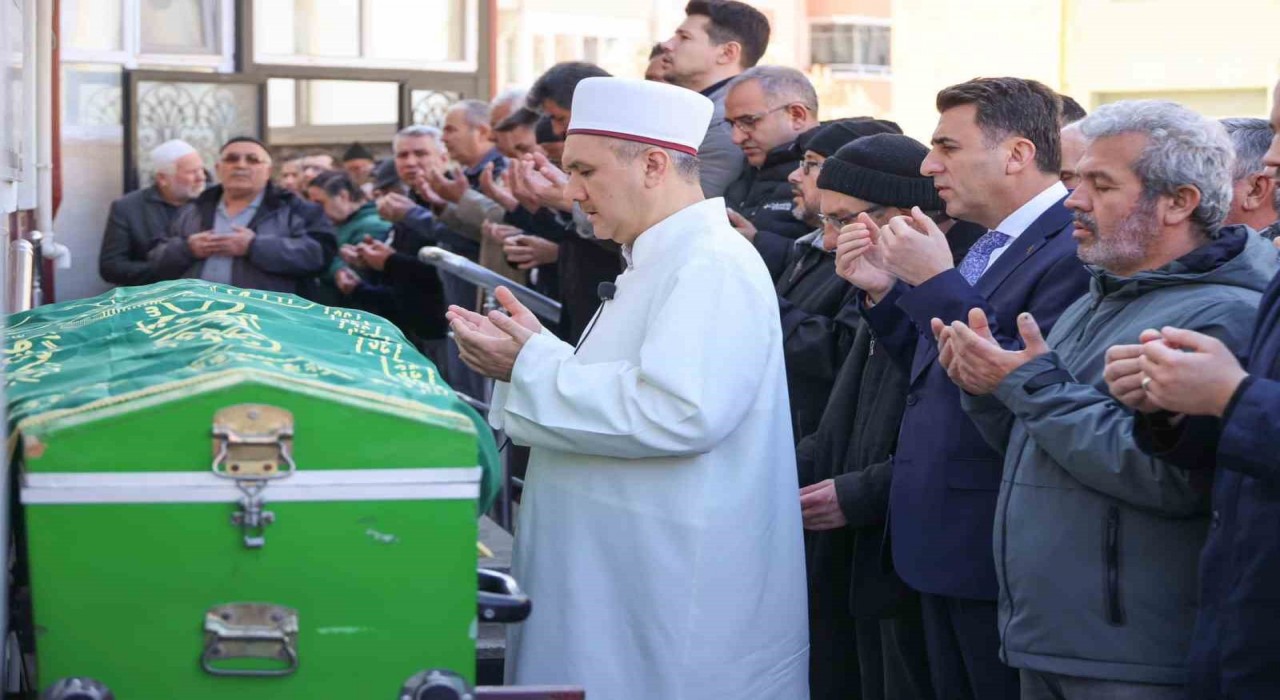 Bilecikin sevilen öğretmeni İrfan Doğan gözyaşları arasında toprağa verildi