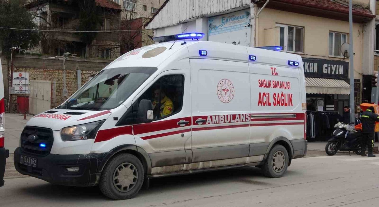 Bilecikte motosikletlerin çarpışması sonucu meydana gelen trafik kazasında 1 kişi yaralandı