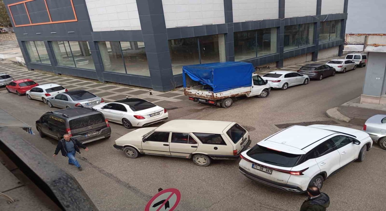 Bilecikte sorumsuz sürücü trafiği birbirine kattı