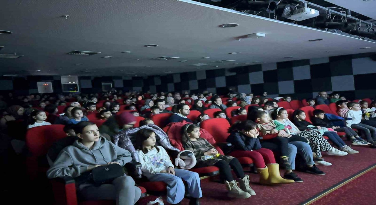 Bilecikte tatilde çocuklar sinema keyfi yaşadılar