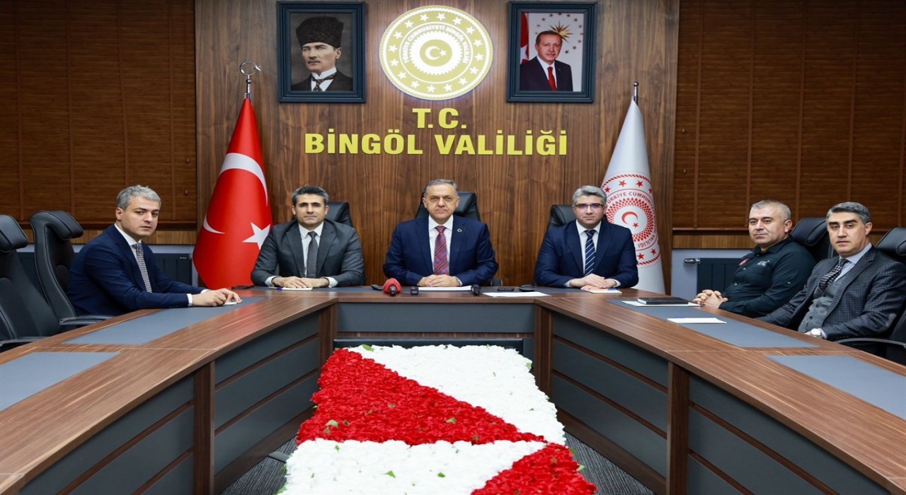 Bingölde, depremlerde hayatını kaybedenler anıldı