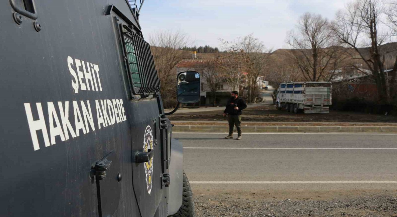 Bingölde polis ekiplerinden şok uygulaması