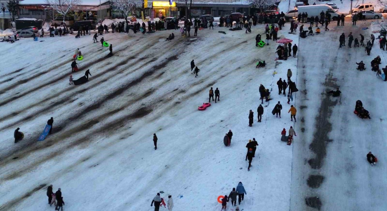 Binlerce Düzceli doğal kayak pistinde buluştu