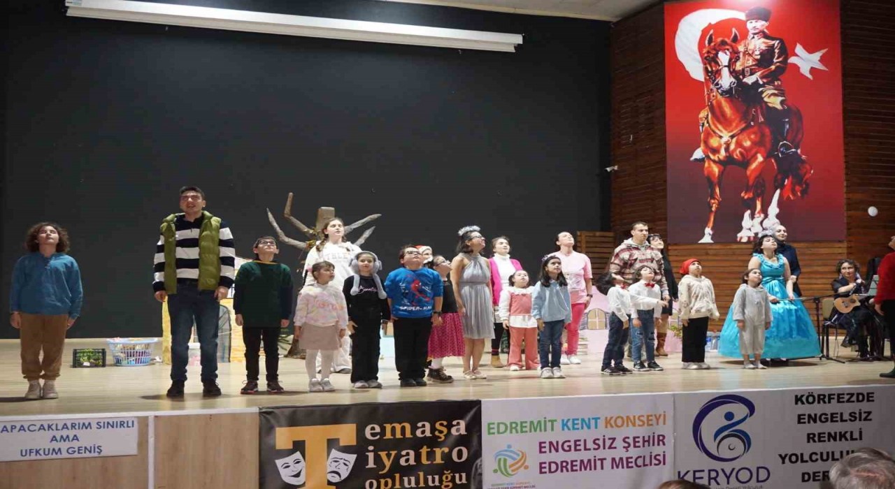 Bir varmış, bir yokmuş tiyatro oyunu özel çocuklarla sahnelendi