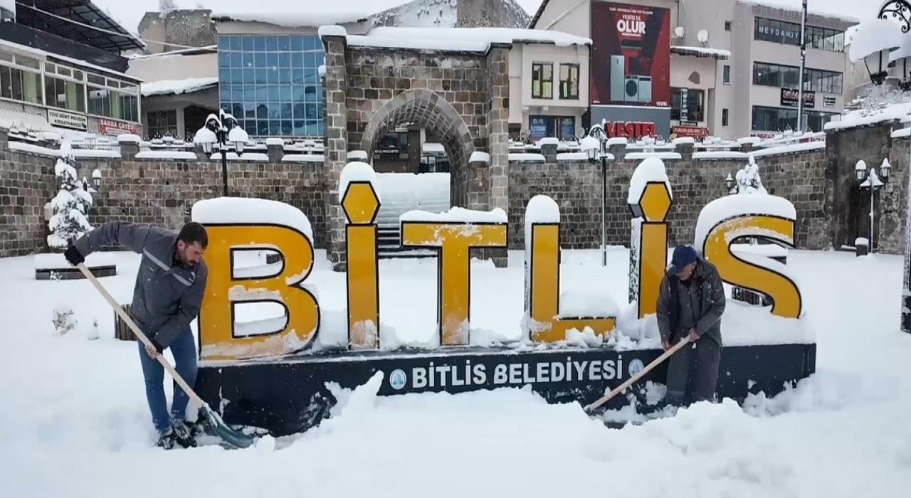 Bitliste 300 köy yolu ulaşıma kapandı