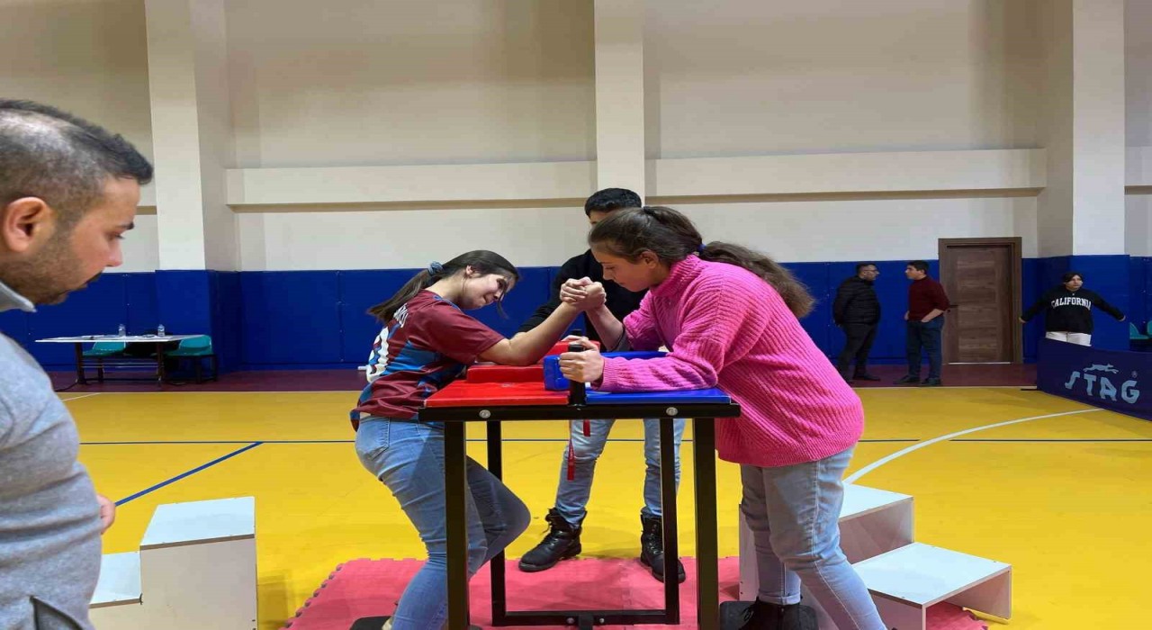 Bitliste ‘Bilek Güreşi İl Birinciliği Yarışması tamamlandı