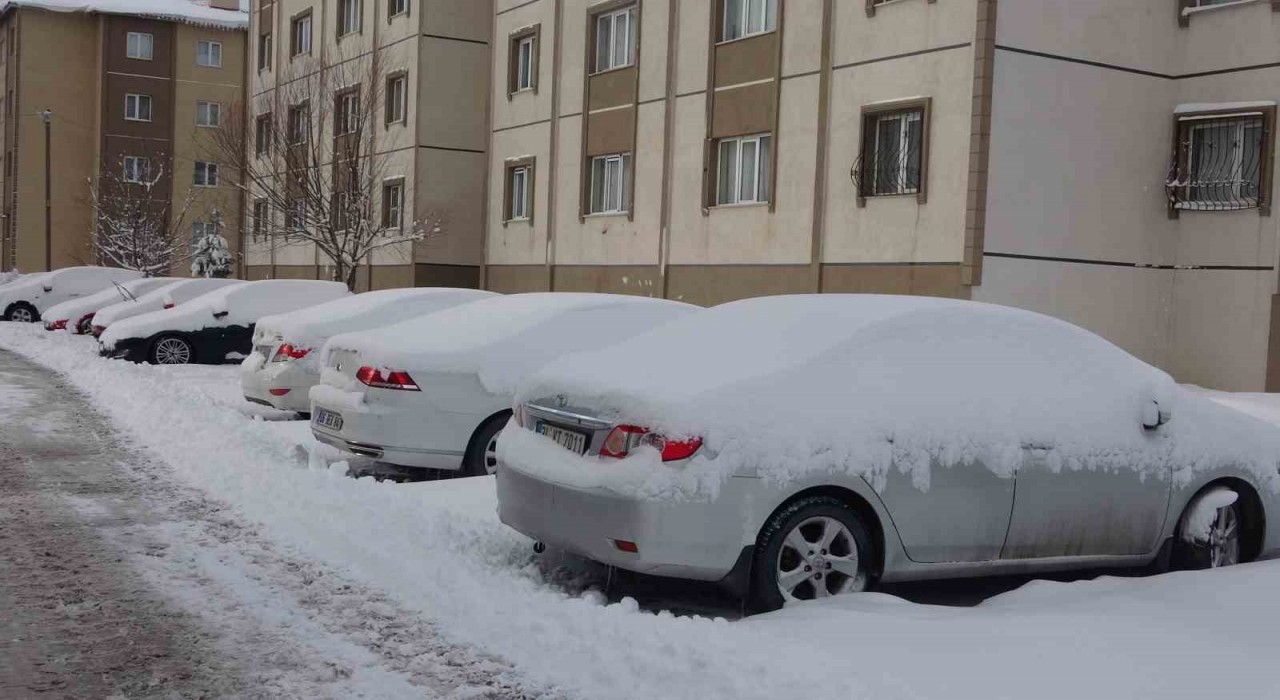 Bitlis’te 49 Kapanan Köy Yolu İçin Ulaşım Çalışmaları Devam Ediyor