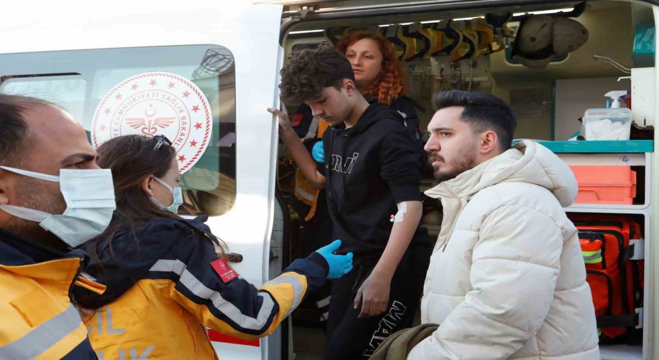 Bodrum katta çıkan yangın apartman sakinlerine panik yaşattı